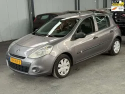 Grijs Gebruikt 2009 Renault Clio II Hatchback | € 2.499 (Eerlijke prijs)