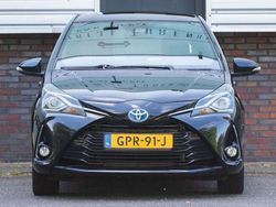 Zwart, metallic lak Gebruikt 2019 Toyota Yaris Hybrid Executive Hatchback | € 14.900 (Super prijs)