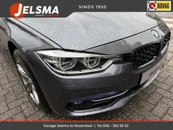 Grijs, metallic lak Gebruikt 2017 BMW 330 Executive Sedan | € 23.500 (Eerlijke prijs)