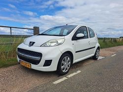 Wit Gebruikt 2010 Peugeot 107 Hatchback | € 2.800 (Eerlijke prijs)