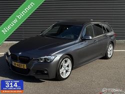 Grijs Gebruikt 2018 BMW 318 M Sport Stationwagen | € 18.900 (Eerlijke prijs)