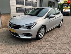 Grijs Gebruikt 2020 Opel Astra Edition Hatchback | € 13.900 (Eerlijke prijs)