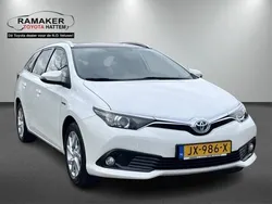 Wit Gebruikt 2016 Toyota Auris Hybrid Trend Stationwagen | € 16.901