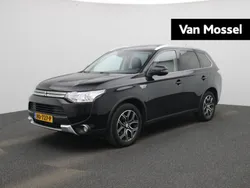 Zwart Gebruikt 2015 Mitsubishi Outlander P-HEV Edition SUV | € 15.400 (Eerlijke prijs)