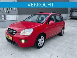 Rood Gebruikt 2009 Kia Carens MPV | € 2.399 (Eerlijke prijs)