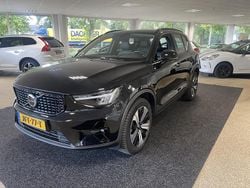 Zwart Gebruikt 2022 Volvo XC40 Plus SUV | € 35.450 (Eerlijke prijs)
