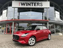 Rood, metallic lak Nieuw 2025 Suzuki Swift Hatchback | € 22.795 (Eerlijke prijs)