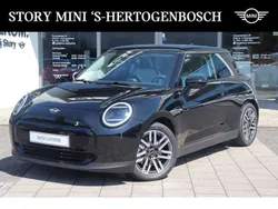 Zwart Nieuw 2024 Mini Cooper SE Classic Hatchback | € 40.990 (Iets duurder)