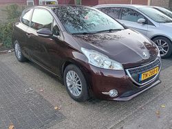 Bruin (metallic) Gebruikt 2013 Peugeot 208 Envy Hatchback | € 5.450 (Goede deal)