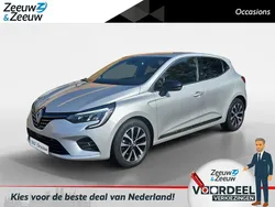 Grijs Gebruikt 2022 Renault Clio V Techno Hatchback | € 15.735 (Eerlijke prijs)