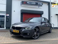 Grijs Gebruikt 2019 BMW 318 M Sport Sedan | € 19.500 (Eerlijke prijs)