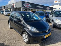 Zwart Gebruikt 2010 Toyota Aygo Comfort Hatchback | € 3.499 (Eerlijke prijs)