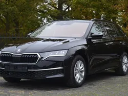 Zwart, metallic lak Gebruikt 2024 Skoda Octavia Ambition Stationwagen | € 33.900 (Iets duurder)