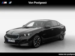 Saphirschwarz metallic (zwart metallic) Nieuw 2024 BMW i5 M Sport Sedan | € 97.285 (Eerlijke prijs)