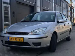 Grijs Gebruikt 2002 Ford Focus Sedan | € 999 (Eerlijke prijs)