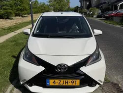 Wit Gebruikt 2015 Toyota Aygo X-play Hatchback | € 7.150 (Goede deal)
