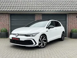 Wit, metallic lak Gebruikt 2024 VW Golf VIII R-line Hatchback | € 34.950 (Eerlijke prijs)