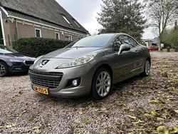 Grijs (metallic) Gebruikt 2010 Peugeot 207 CC Roland Garros Cabriolet | € 3.950 (Eerlijke prijs)