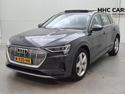 Grijs (metallic) Gebruikt 2021 Audi e-tron Advanced SUV | € 26.400 (Super prijs)