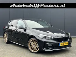 Zwart, metallic lak Gebruikt 2021 BMW 120 M Sport Hatchback | € 27.950 (Eerlijke prijs)