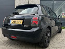 Zwart Gebruikt 2017 Mini Cooper Business Hatchback | € 14.999 (Super prijs)