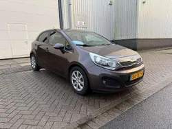 Bruin Gebruikt 2012 Kia Rio MPV | € 4.350 (Eerlijke prijs)