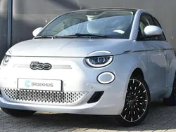 Wit Nieuw 2025 Fiat 500e La Prima Hatchback | € 24.900 (Iets duurder)