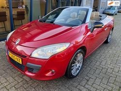 Rood (metallic) Gebruikt 2010 Renault Mégane Cabriolet Dynamique Cabriolet | € 4.945 (Goede deal)