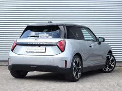 Grijs Gebruikt 2024 Mini Cooper SE Classic Hatchback | € 32.900 (Eerlijke prijs)