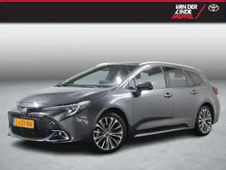 Grijs, metallic lak Gebruikt 2024 Toyota Corolla Stationwagen | € 32.950 (Iets duurder)
