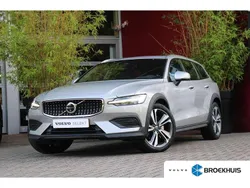 Grijs, metallic lak Gebruikt 2023 Volvo V60 CC Plus Stationwagen | € 42.900 (Goede deal)