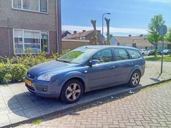 Blauw Gebruikt 2005 Ford Focus Stationwagen | € 500 (Goede deal)