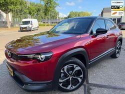 Rood, metallic lak Gebruikt 2024 Mazda MX30 Makoto SUV | € 26.740