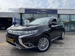 Zwart, metallic lak Gebruikt 2019 Mitsubishi Outlander P-HEV Instyle SUV | € 18.995 (Eerlijke prijs)