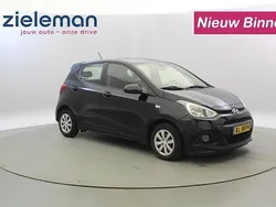 Zwart Gebruikt 2017 Hyundai i10 Comfort Hatchback | € 7.845 (Eerlijke prijs)
