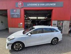 Wit, metallic lak Gebruikt 2024 Kia Ceed Sportswagon Stationwagen | € 27.300 (Eerlijke prijs)