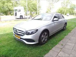 Grijs Gebruikt 2016 Mercedes E220 Prestige Sedan | € 24.000 (Eerlijke prijs)