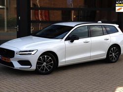 Wit Gebruikt 2021 Volvo V60 Momentum Stationwagen | € 17.995 (Eerlijke prijs)
