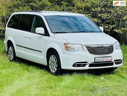 Wit, metallic lak Gebruikt 2016 Chrysler Grand Voyager Limited MPV | € 22.999