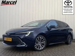 Blauw Gebruikt 2024 Toyota Corolla Hybrid Stationwagen | € 31.900 (Eerlijke prijs)