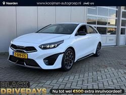 Deluxe white m Gebruikt 2023 Kia ProCeed GT-Line Hatchback | € 31.800 (Eerlijke prijs)