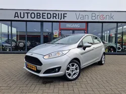 Grijs, metallic lak Gebruikt 2017 Ford Fiesta Style Hatchback | € 7.945 (Eerlijke prijs)