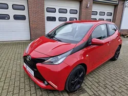 Rood Gebruikt 2017 Toyota Aygo X-play Hatchback | € 12.995 (Eerlijke prijs)
