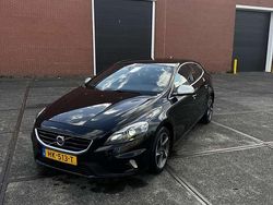 Zwart Gebruikt 2015 Volvo V40 R-Design MPV | € 7.650 (Eerlijke prijs)