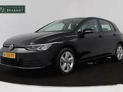 Zwart Gebruikt 2021 VW Golf VIII Life Hatchback | € 17.745 (Eerlijke prijs)