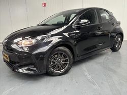 Zwart Gebruikt 2021 Toyota Yaris Hybrid Active Hatchback | € 22.799 (Duur)
