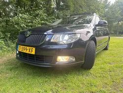Zwart Gebruikt 2012 Skoda Superb Stationwagen | € 7.900