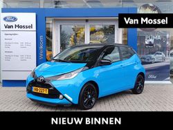 Blauw Gebruikt 2015 Toyota Aygo X-cite Hatchback | € 8.440 (Eerlijke prijs)