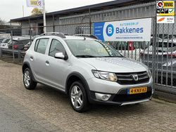 Grijs Gebruikt 2013 Dacia Sandero Lauréate Hatchback | € 5.445 (Eerlijke prijs)