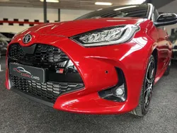 Rood Gebruikt 2023 Toyota Yaris Hybrid Sport Hatchback | € 25.475 (Eerlijke prijs)